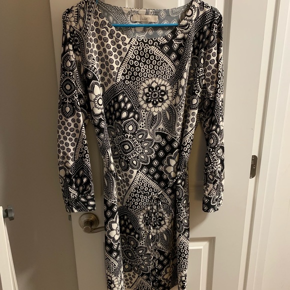 LOFT Black and White floral print shift dress - Picture 5 of 5